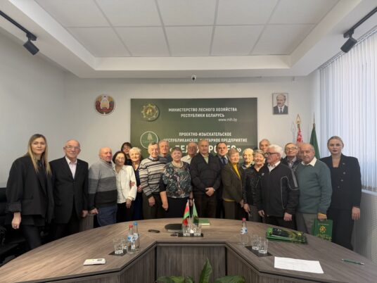 УП «БЕЛГИПРОЛЕС» провело благотворительную новогоднюю акцию «От всей души», чествуя ветеранов предприятия 🎄💫
