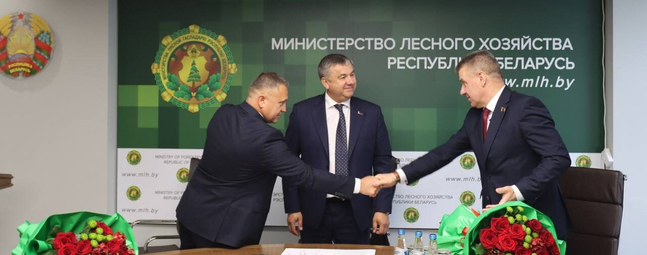 Символичное рукопожатие